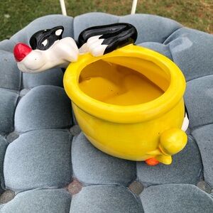 Warner Bros Sylvester and Tweety Bird Ceramic Dish Planter RARE NO EYES ERROR